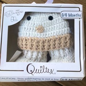 Hand knitted 0-6month Hat and Booties set-Doggie